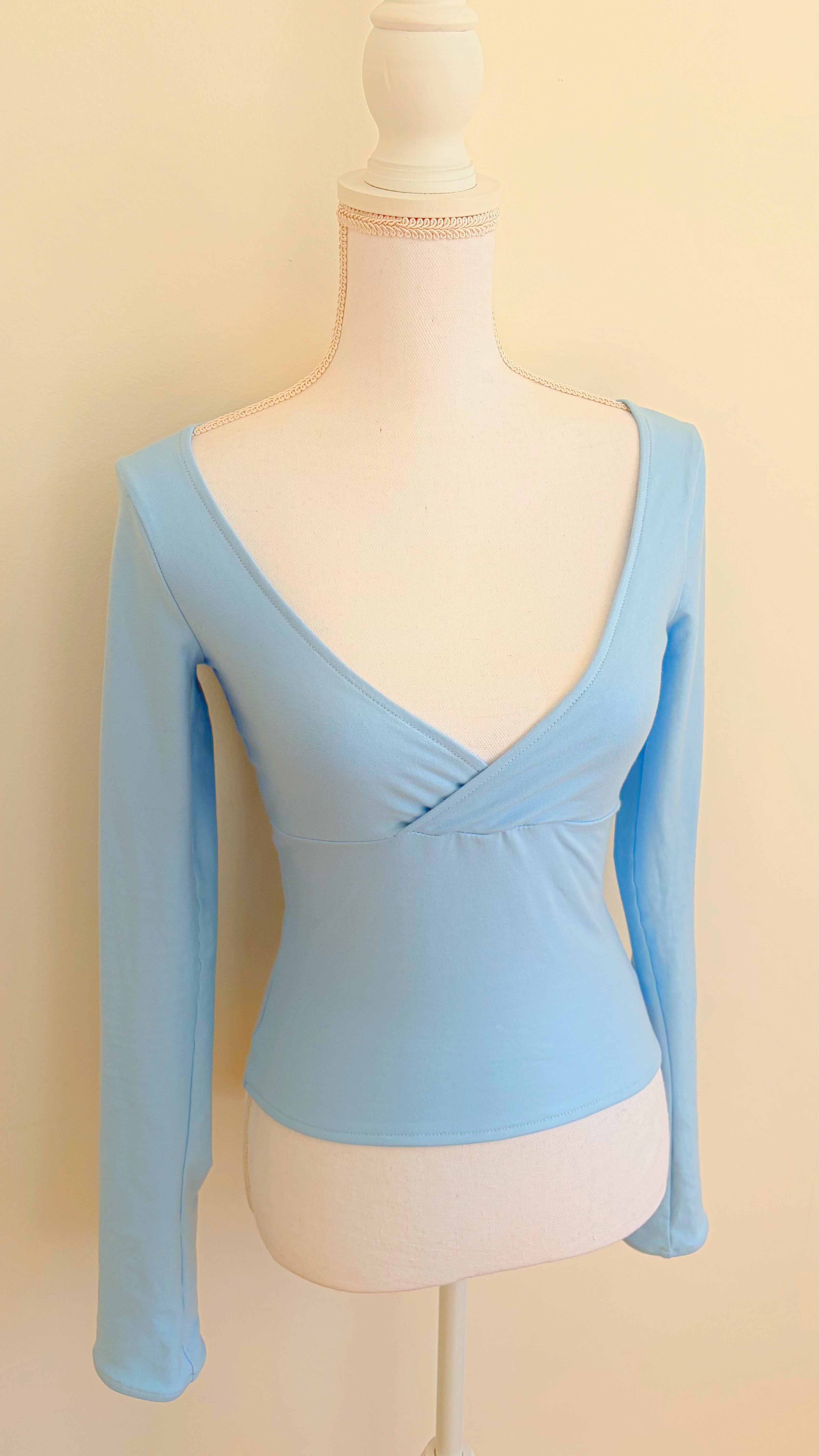 V-neck shirt - Ice blue
