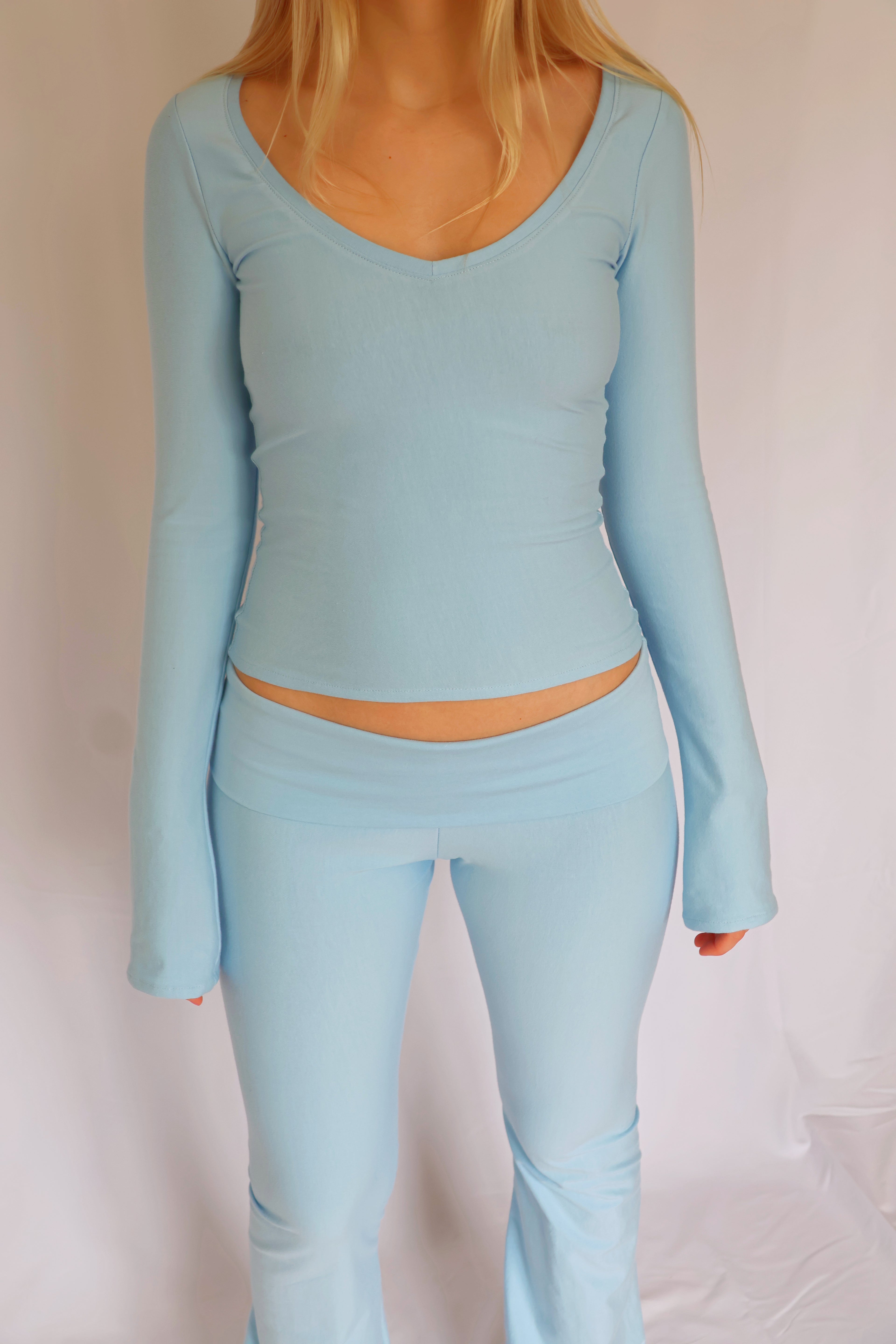 V-neck shirt - Ice blue