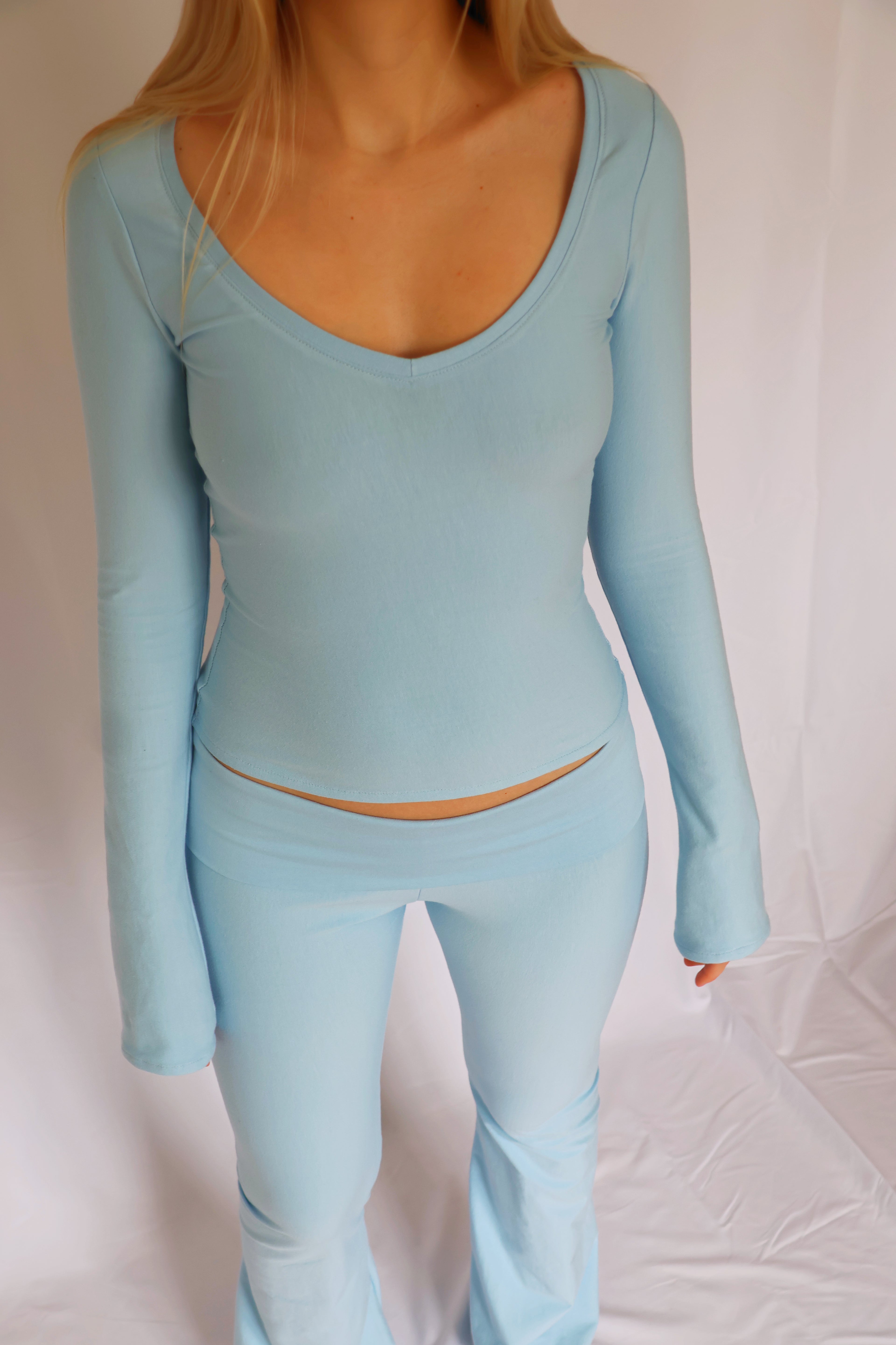 V-neck shirt - Ice blue