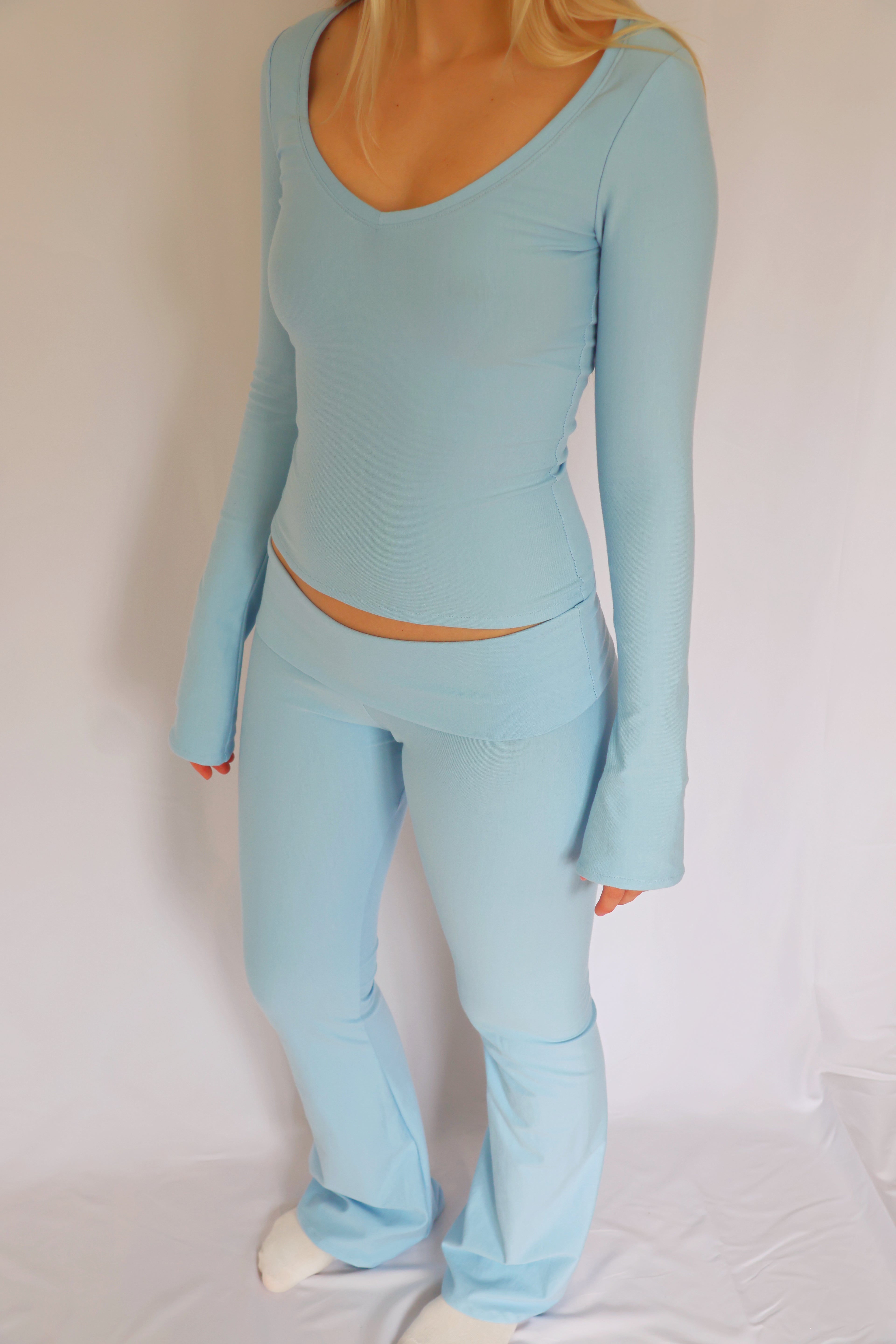 V-neck shirt - Ice blue